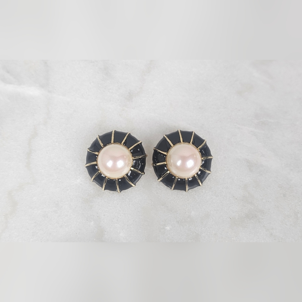 Vintage Donald‎ Stannard Faux Pearl/ Black Enamel Clip On Earrings